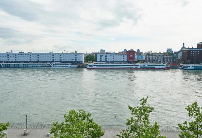 غرفة قياسية مطلّة علي النهر, Moxy Ludwigshafen