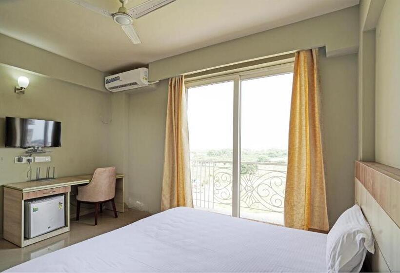 トリプルクラシックルーム, O Anirbhav Dham