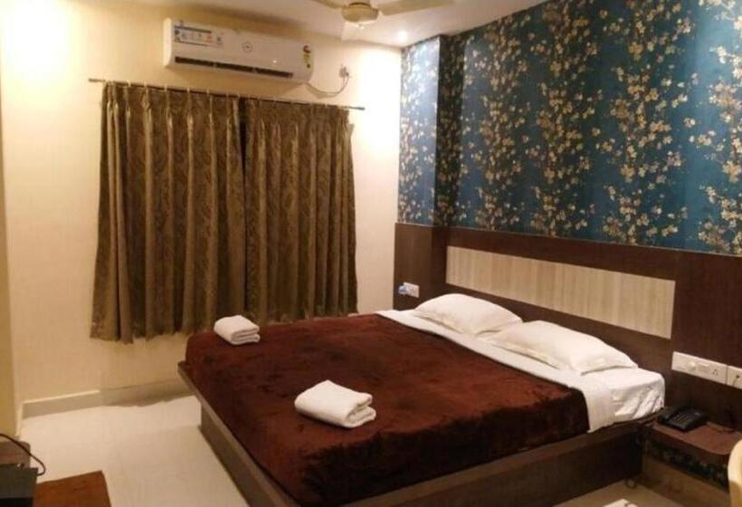 Номер Deluxe, Home Town Puri Near Temple & Golden Beach  Lift  Wifi With Restaurant Facilities  By Morservices