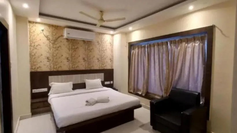 キングサイズベッドのスーペリアルーム, Home Town Puri Near Temple & Golden Beach  Lift  Wifi With Restaurant Facilities  By Morservices