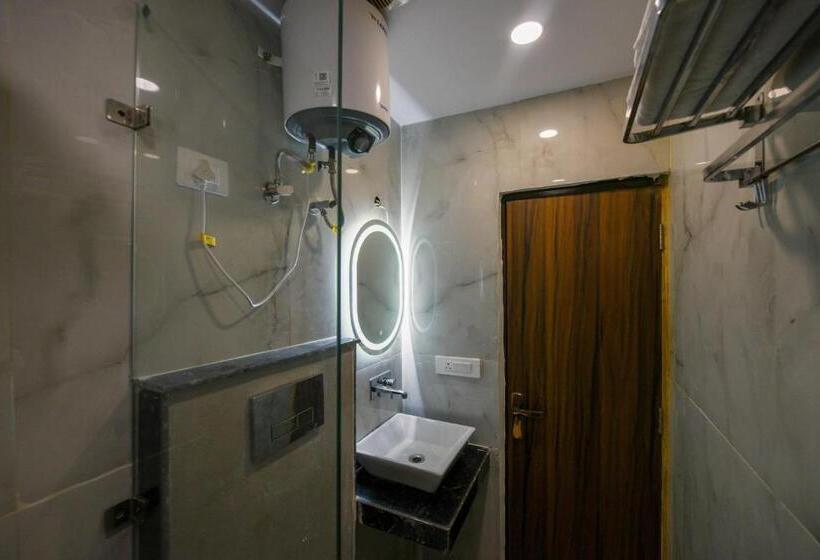 Quarto Triplo Clássico, Oyo Vatika