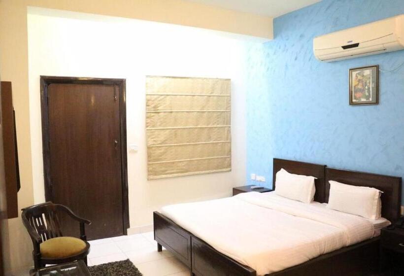 Quarto Triplo Clássico, Oyo Vatika