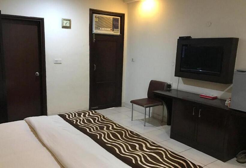 Quarto Triplo Clássico, Oyo Vatika