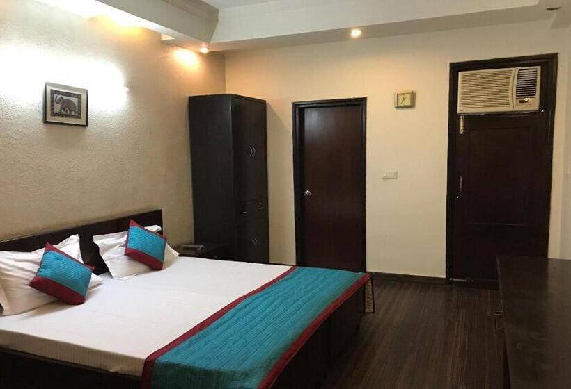 Quarto Triplo Clássico, Oyo Vatika