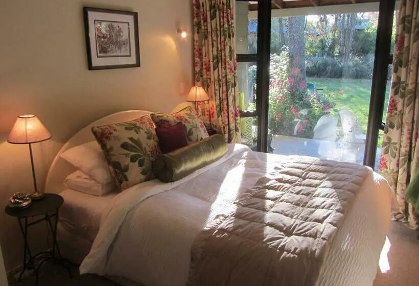 Deluxe-studio, Oldfields