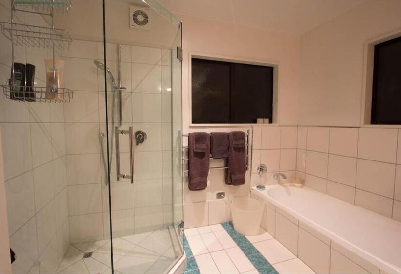 デラックススタジオ, Oldfields