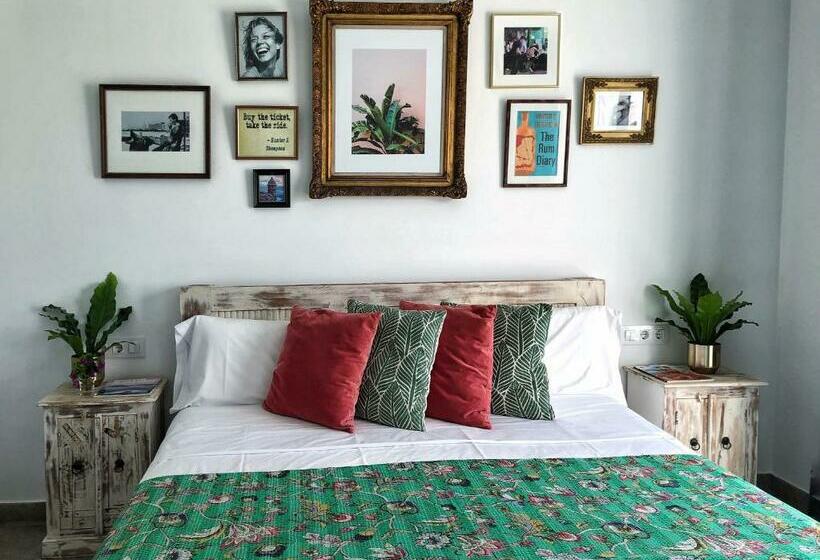 اتاق استاندارد با بالکن, One Thousand Waves