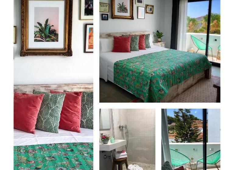 اتاق استاندارد با بالکن, One Thousand Waves