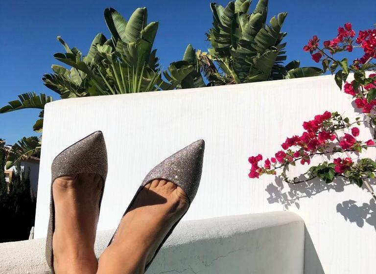 اتاق استاندارد با بالکن, One Thousand Waves