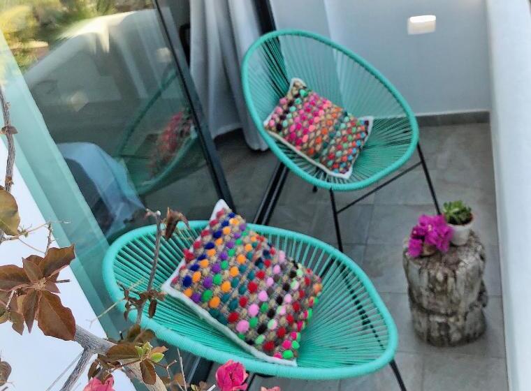 اتاق استاندارد با بالکن, One Thousand Waves