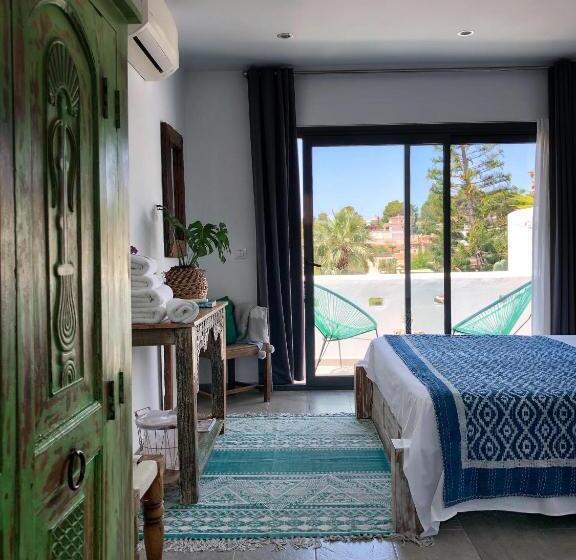 اتاق استاندارد با بالکن, One Thousand Waves