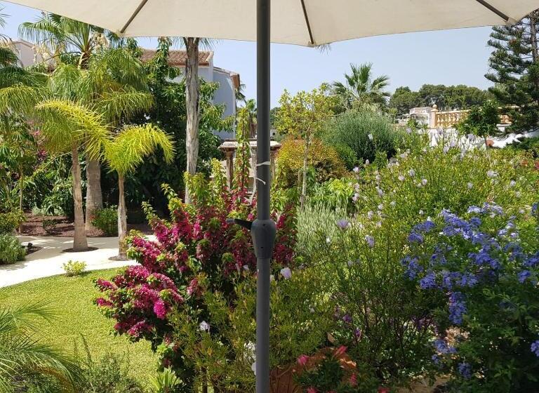 اتاق استاندارد اینتریور, One Thousand Waves