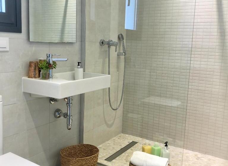 اتاق استاندارد اینتریور, One Thousand Waves