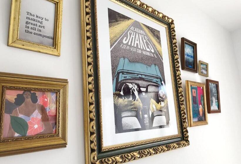 اتاق استاندارد اینتریور, One Thousand Waves