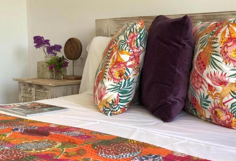 اتاق استاندارد اینتریور, One Thousand Waves