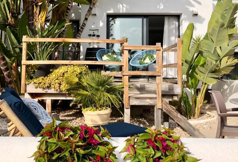 اتاق استاندارد با تراس, One Thousand Waves