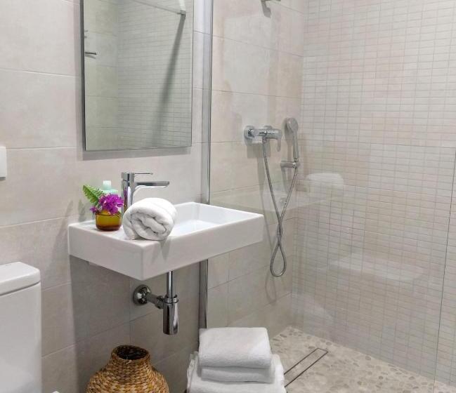 Quarto Estandar com Terraço, One Thousand Waves
