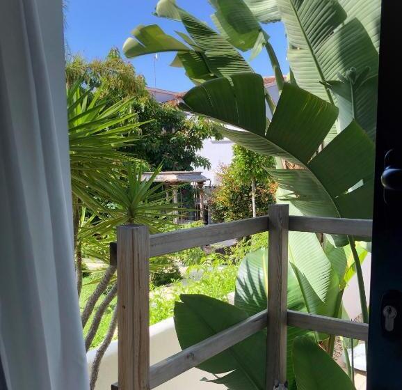 اتاق استاندارد با تراس, One Thousand Waves