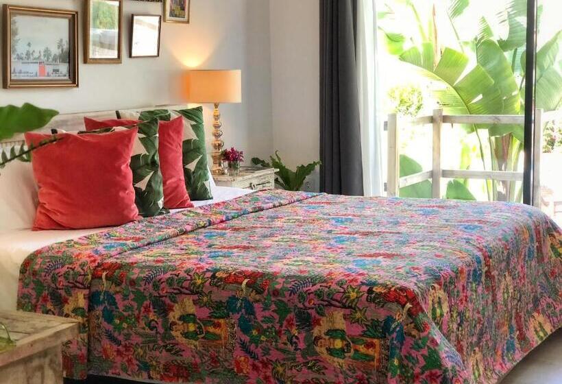 اتاق استاندارد با تراس, One Thousand Waves