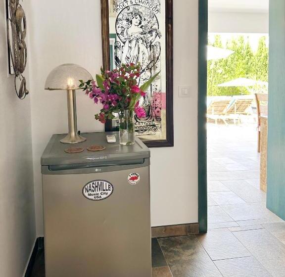 اتاق استاندارد با بالکن, One Thousand Waves