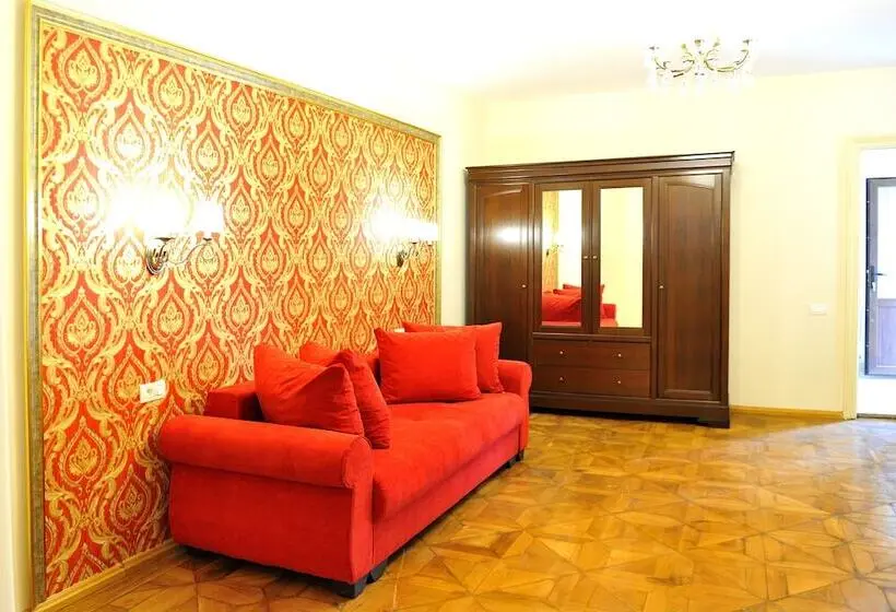 デラックススイート, Safrano Palace