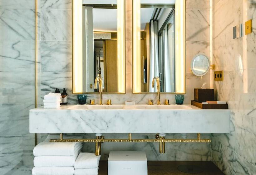 Suite with Terrace, Almanac Barcelona