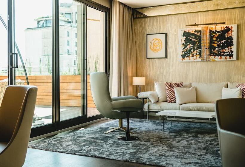 سوئیت پنت هاوس, Almanac Barcelona