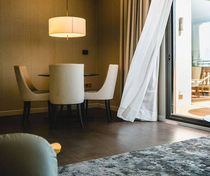 سوئیت پنت هاوس, Almanac Barcelona