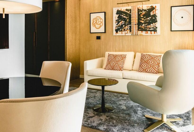 سوئیت پنت هاوس, Almanac Barcelona