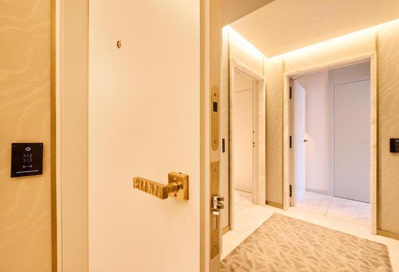 اتاق خانوادگی, Almanac Barcelona