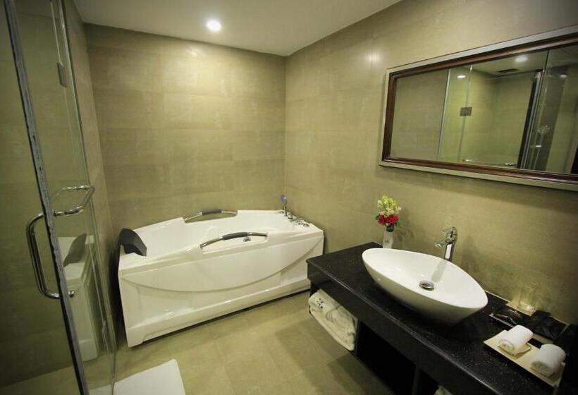 سوییت خانوادگی, Sky City Hotel Dhaka