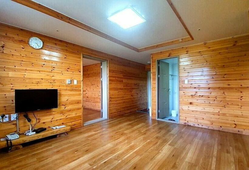 Perhehuone, Chamonix Resort