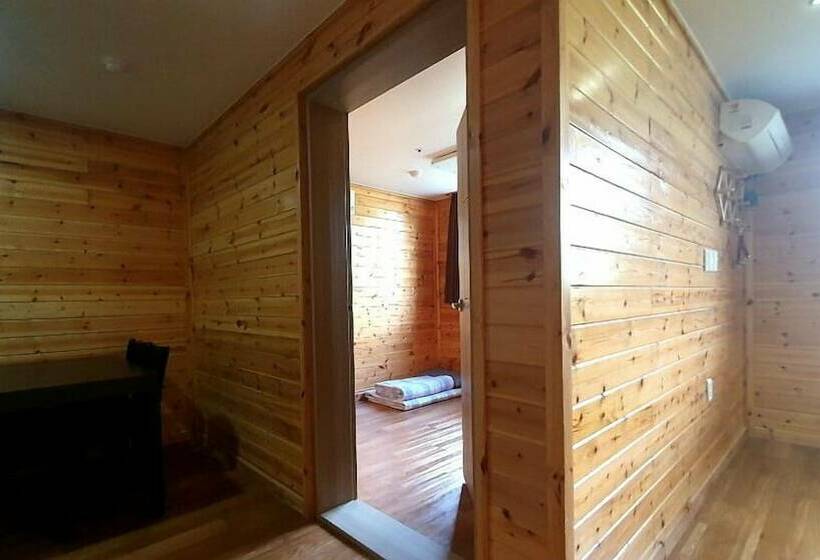 Perhehuone, Chamonix Resort