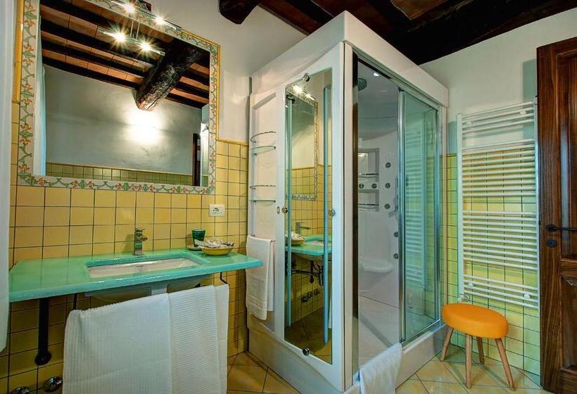 غرفة أساسية, Il Giuncheto