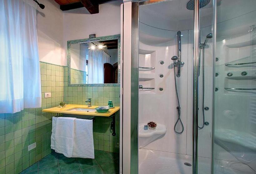 جناح ديلوكس, Il Giuncheto