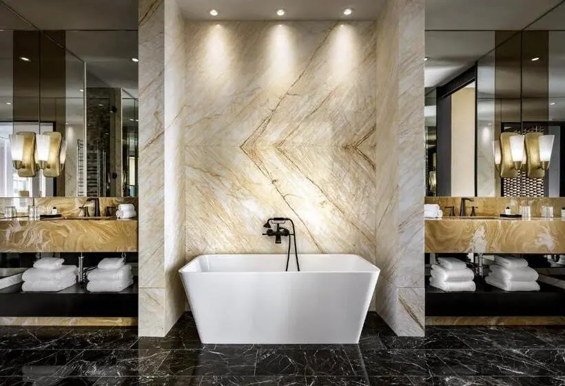 キングサイズベッドのスイートルーム, BISHA, a Luxury Collection Hotel, Toronto