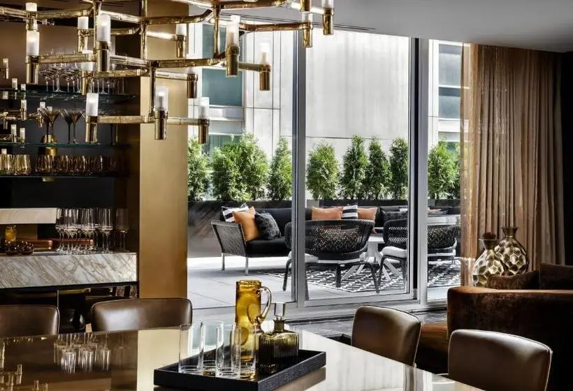 キングサイズベッドのスイートルーム, BISHA, a Luxury Collection Hotel, Toronto