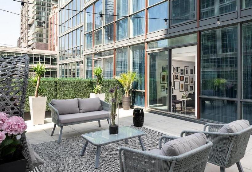 스위트, Bisha Hotel Toronto