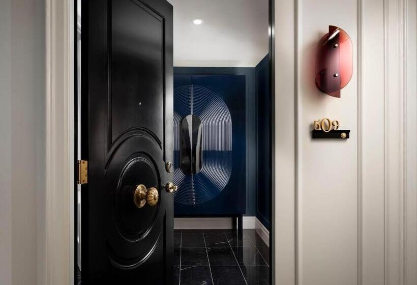 스위트 킹사이즈 침대, Bisha Hotel Toronto