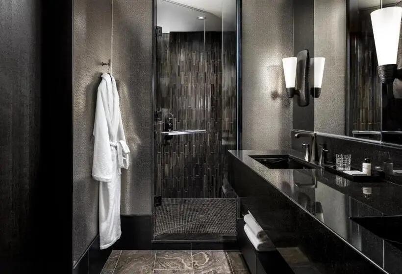 キングサイズベッドのスイートルーム, BISHA, a Luxury Collection Hotel, Toronto