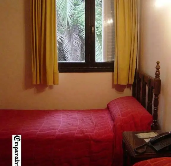 اتاق استاندارد یک نفره, Emperatriz Hotel Familiar