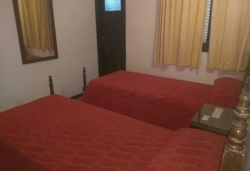 اتاق استاندارد یک نفره, Emperatriz Hotel Familiar