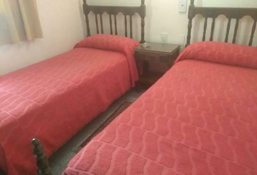 اتاق استاندارد یک نفره, Emperatriz Hotel Familiar