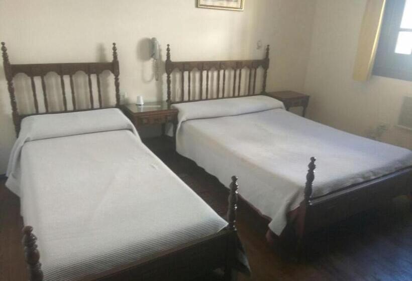 스탠다드 트리플 룸, Emperatriz Hotel Familiar
