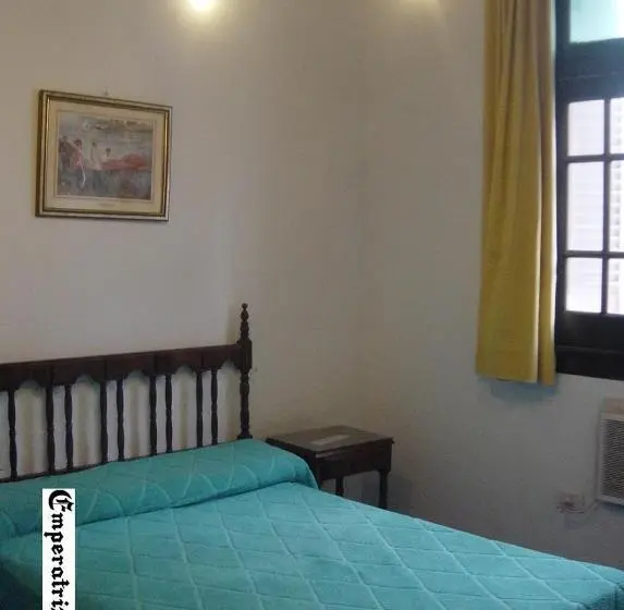اتاق استاندارد سه نفره, Emperatriz Hotel Familiar