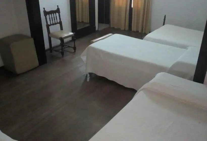 اتاق استاندارد چهار تخته, Emperatriz Hotel Familiar