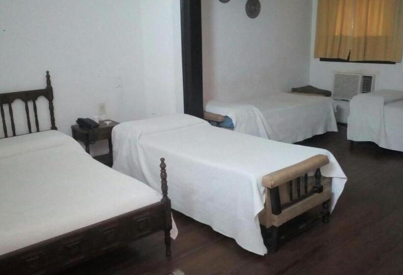 四人标准间, Emperatriz Hotel Familiar