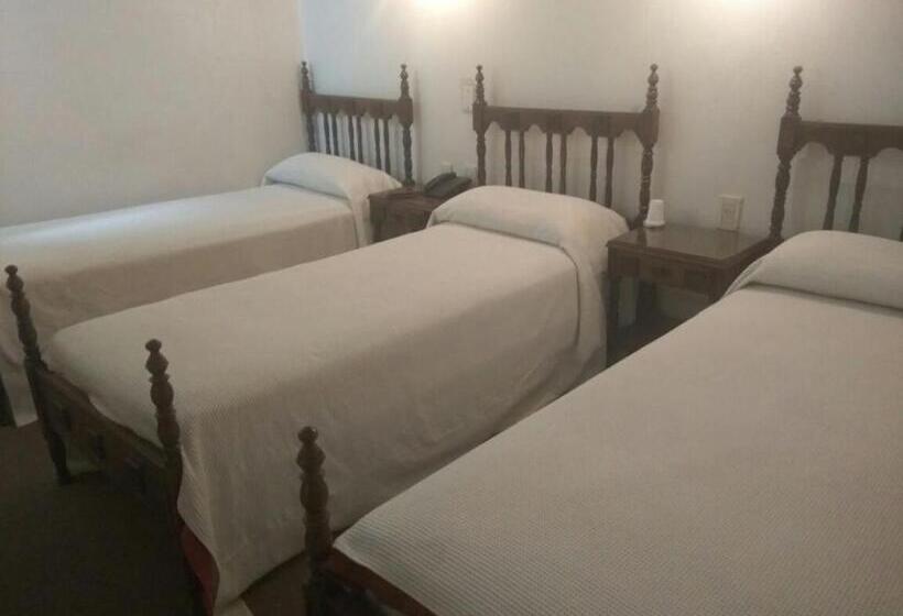 家庭间, Emperatriz Hotel Familiar