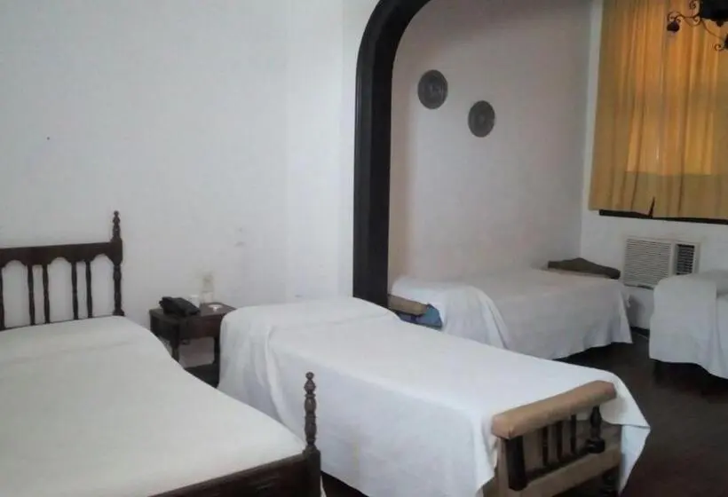 اتاق خانوادگی, Emperatriz Hotel Familiar