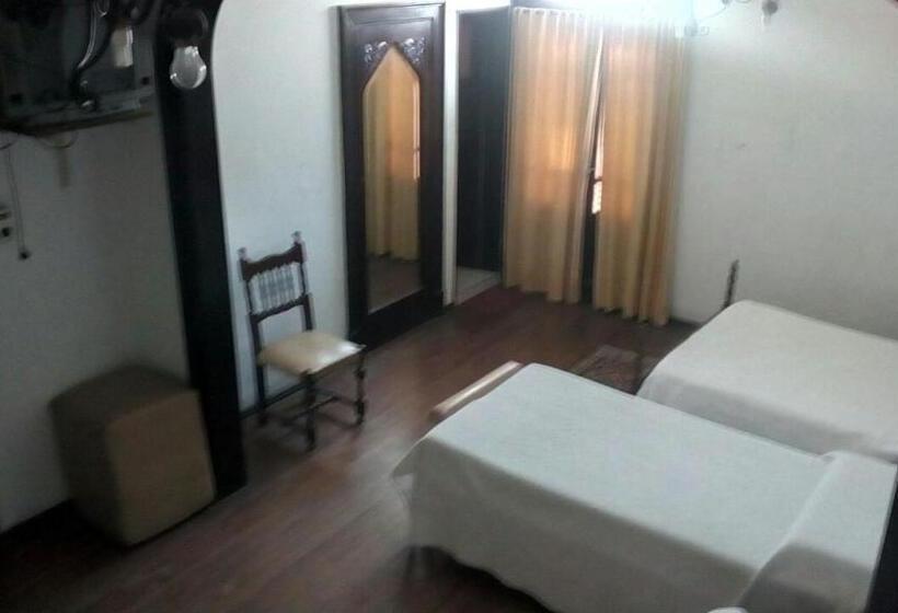 家庭间, Emperatriz Hotel Familiar